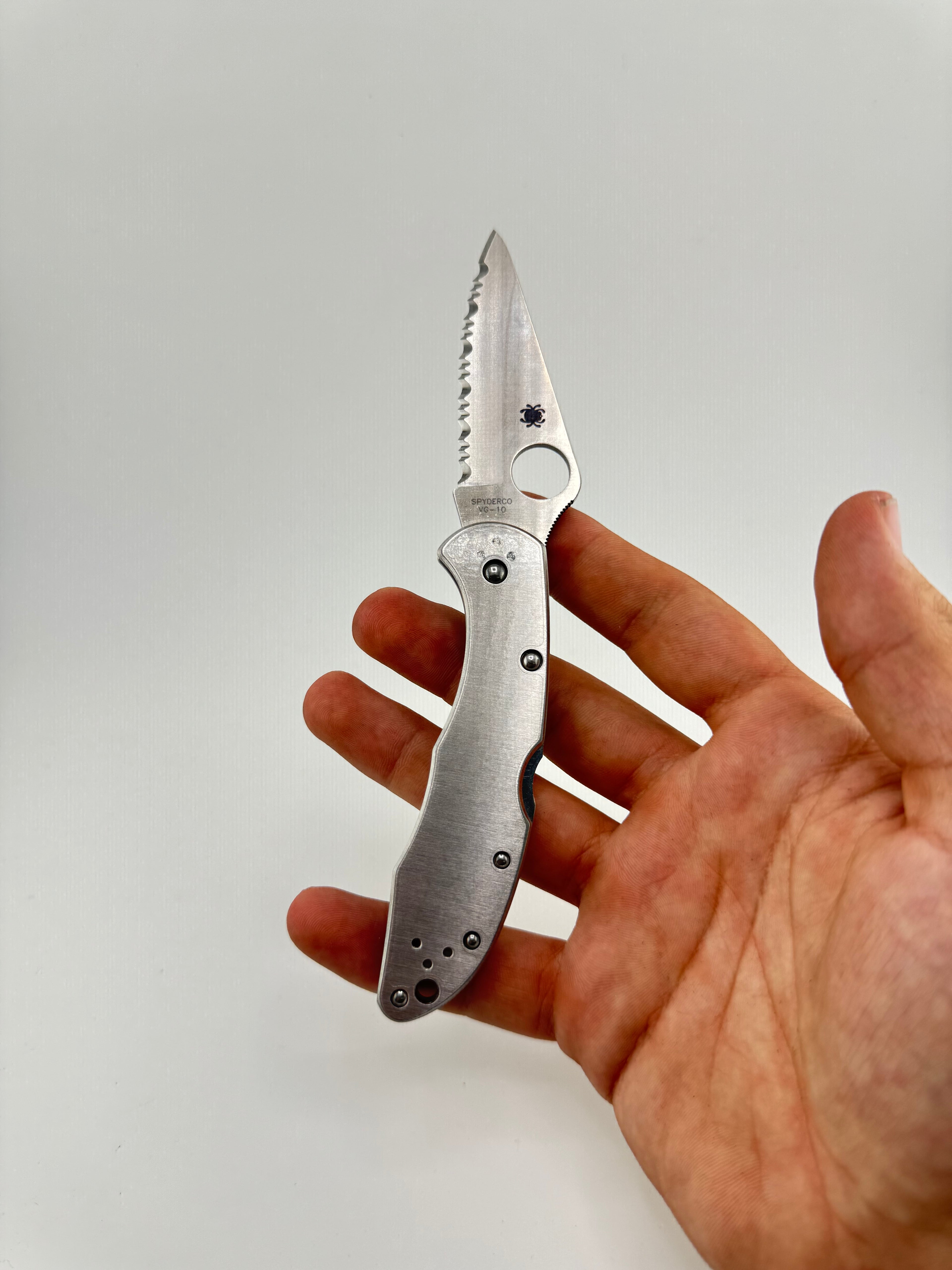 DELICA 4 STAINLESS serrated