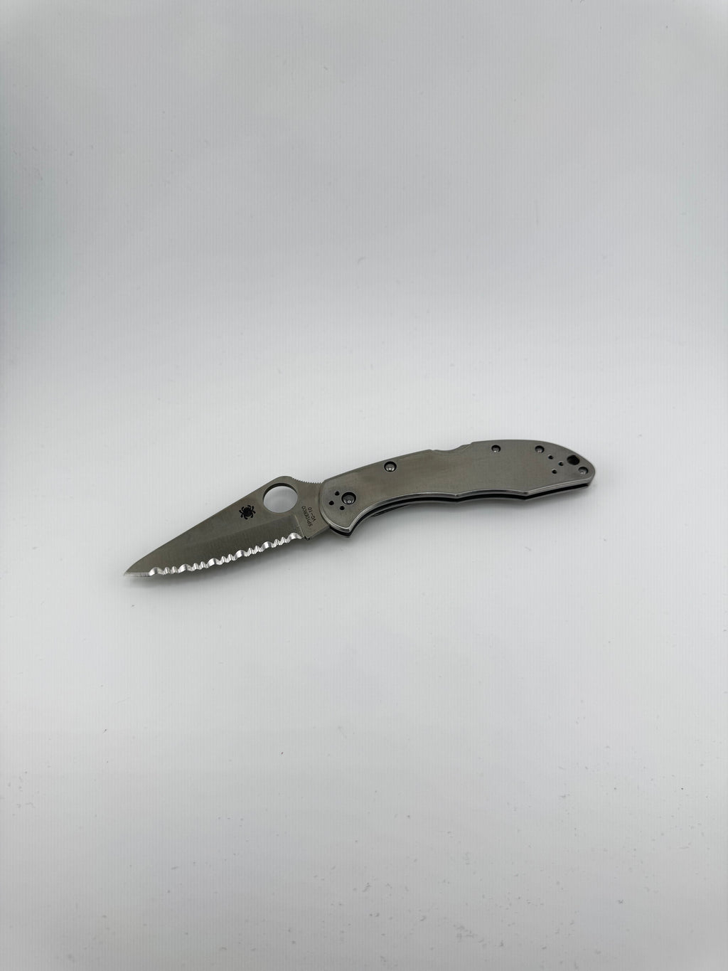 DELICA 4 STAINLESS serrated