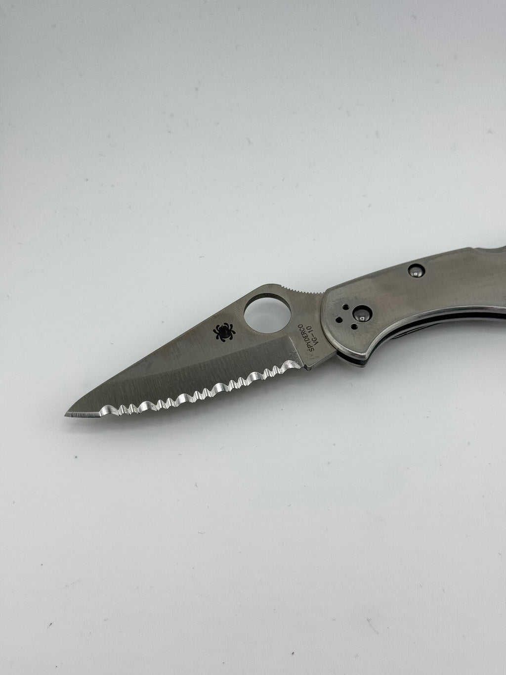 DELICA 4 STAINLESS serrated