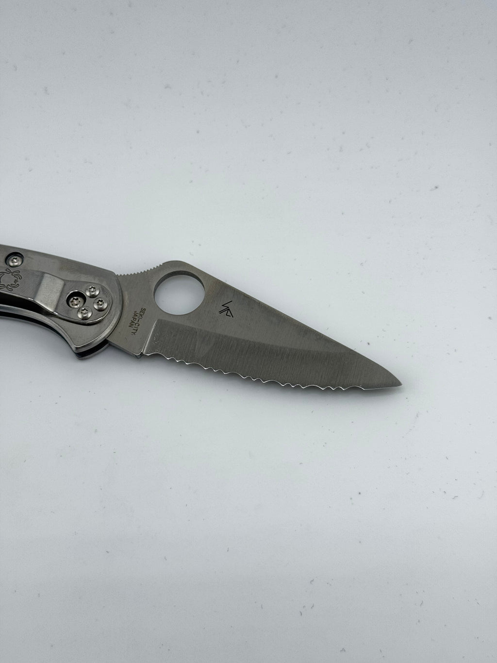 DELICA 4 STAINLESS serrated
