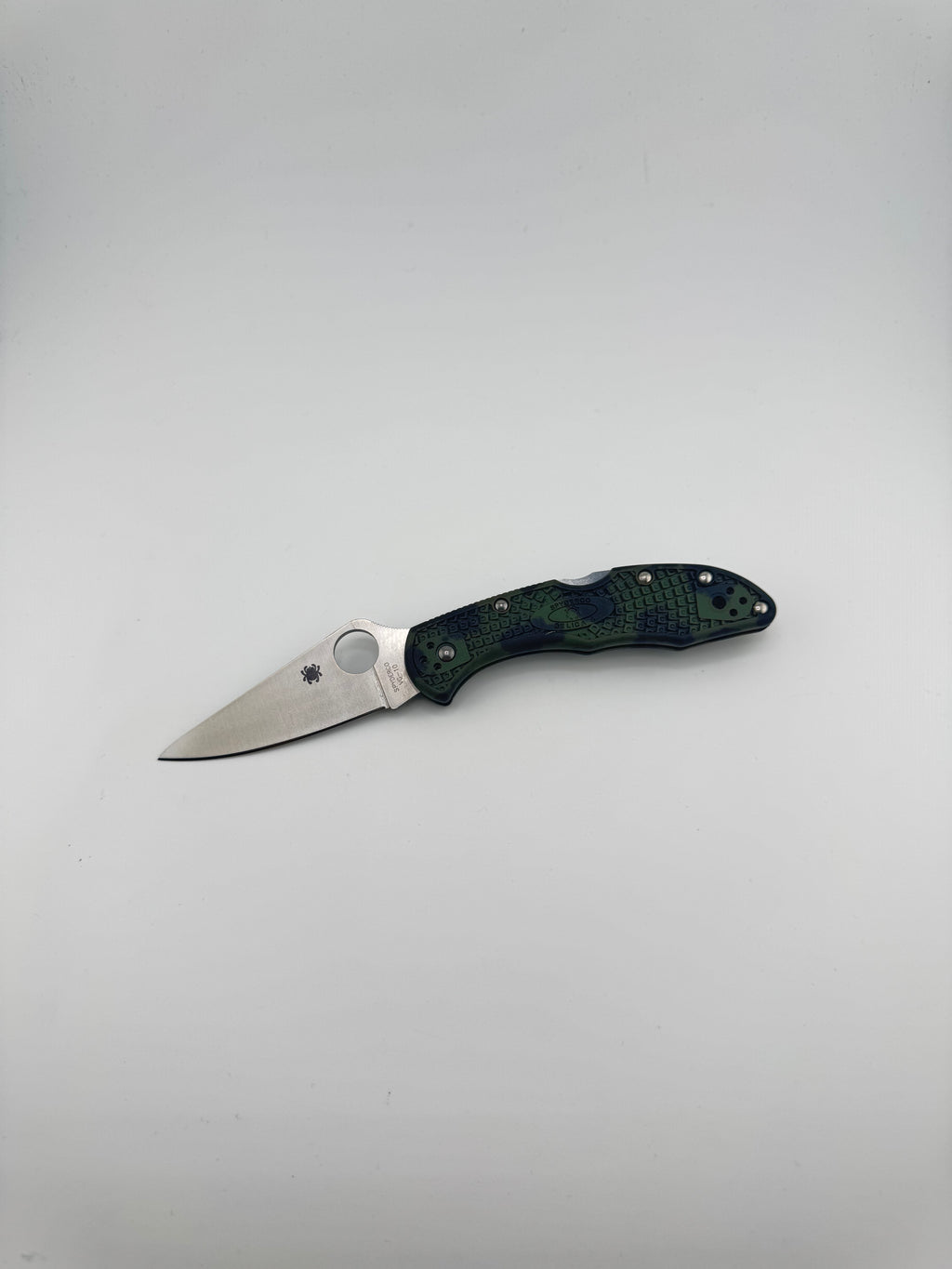 DELICA 4 Camo w/Black blade