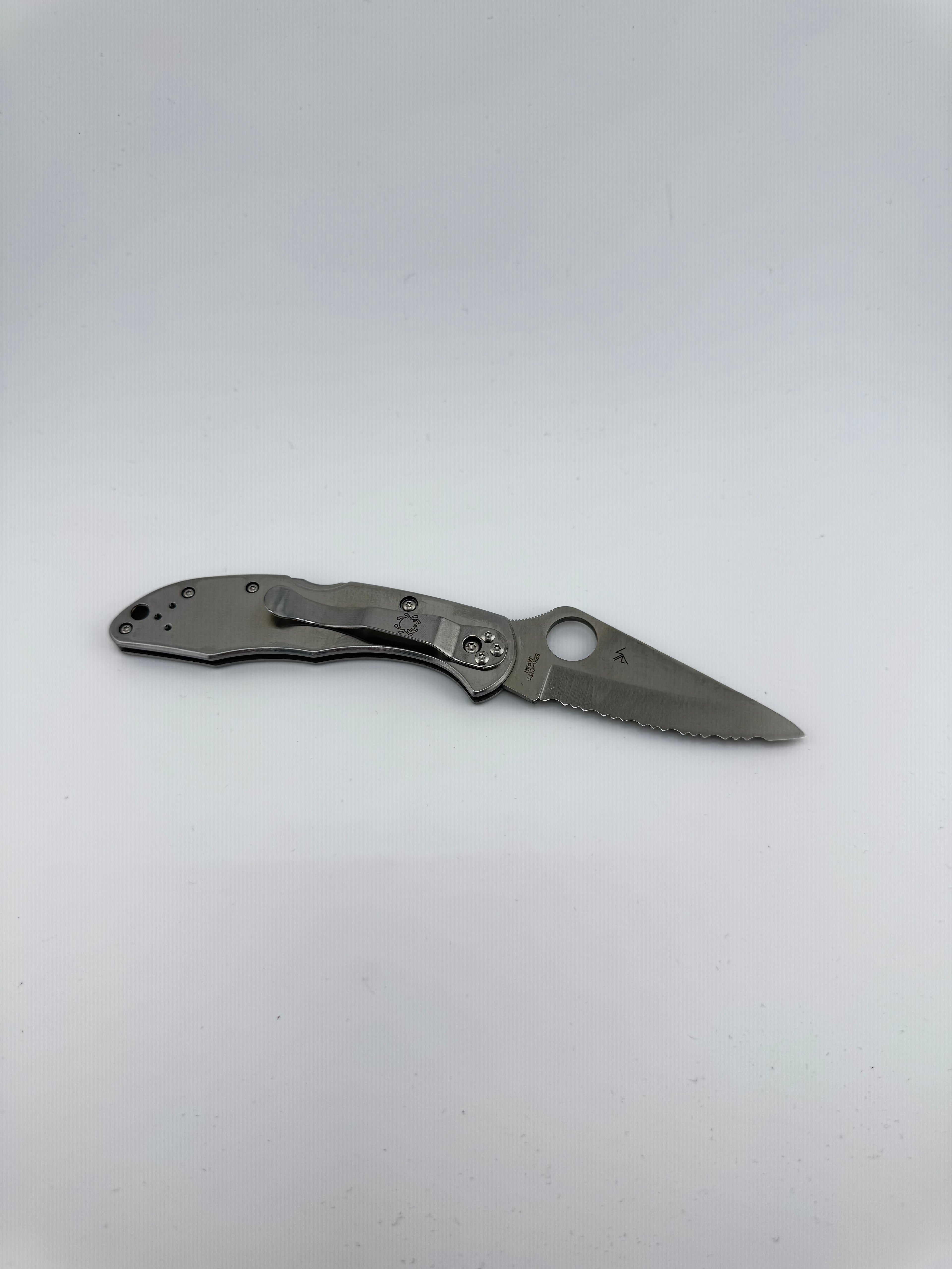 DELICA 4 STAINLESS serrated